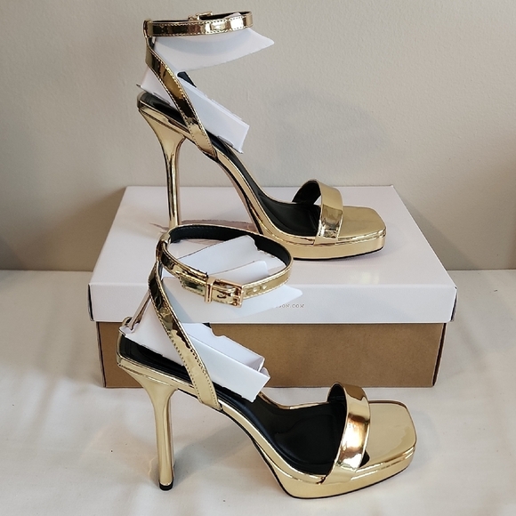 Jessica Simpson Gold Platform Heels - Picture 3 of 10